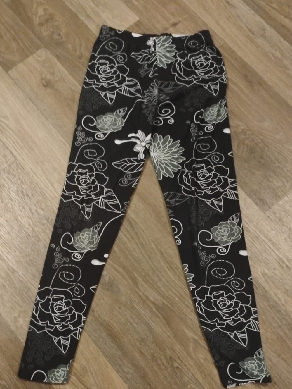 5/$15 Leggings Depot Black Floral & White Linework Leggings